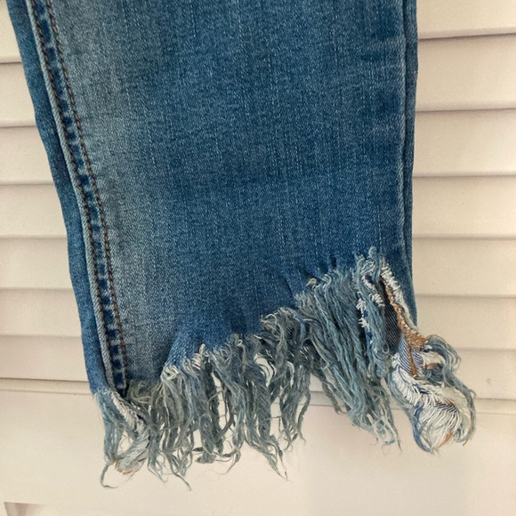 Women's Free People  Distressed Blue Jeans Flayed Hem Stretch Fabric Size 27 - Picture 6 of 9